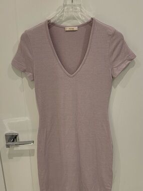 Lavender V-Neck Ribbed Short Sleeve Dress - Medium - $15